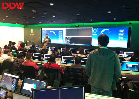 1.7 مم بإطار ضيق CCTV Video Wall الدقة المادية FHD 1920x1080